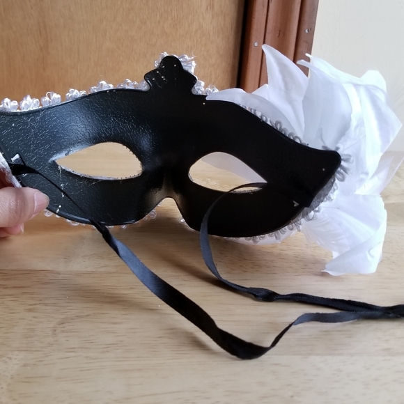 Cinderella face mask ๐ญ - Picture 3 of 4